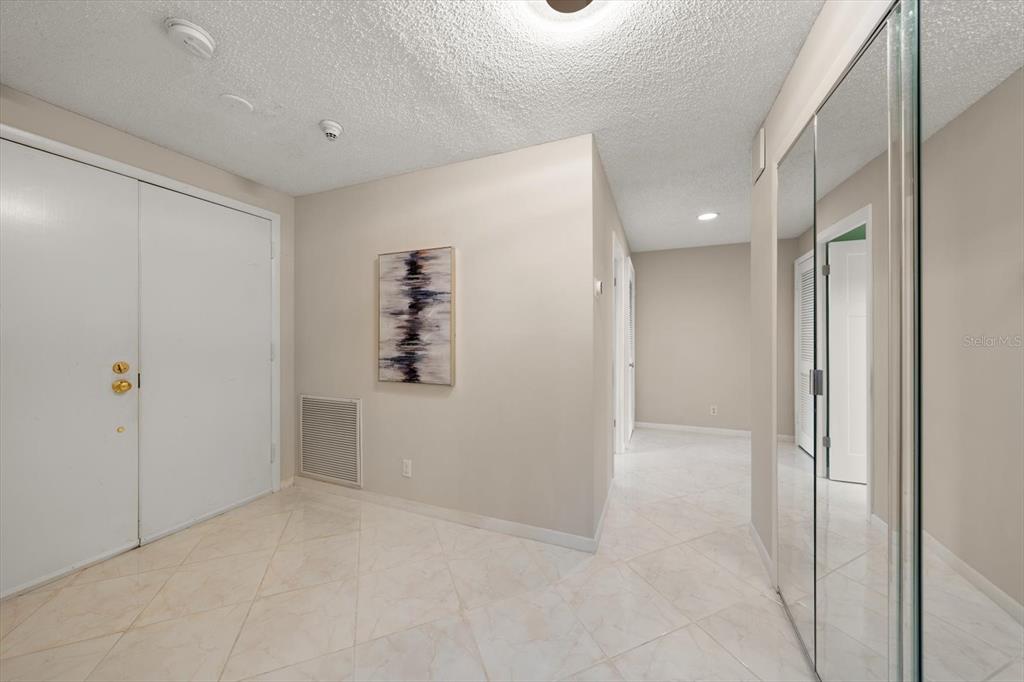 6 BELLEVIEW BOULEVARD UNIT 105, BELLEAIR, FL — photo 4 of 30