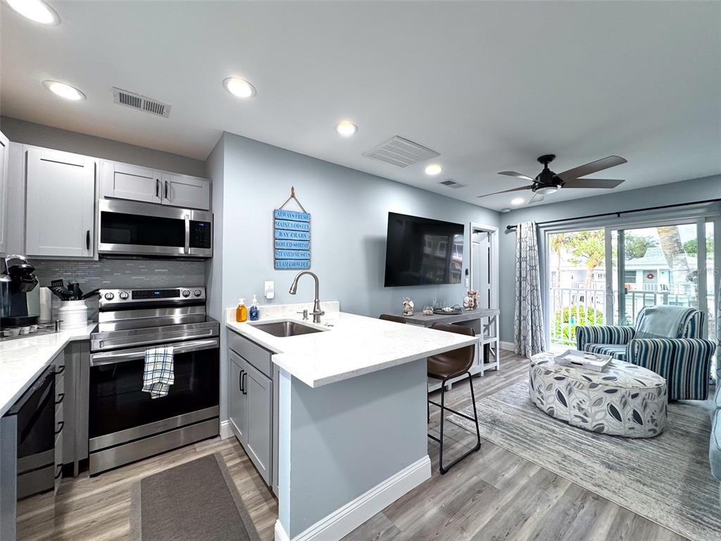 902 GIBBS ROAD UNIT 283, VENICE, FL — photo 3 of 30