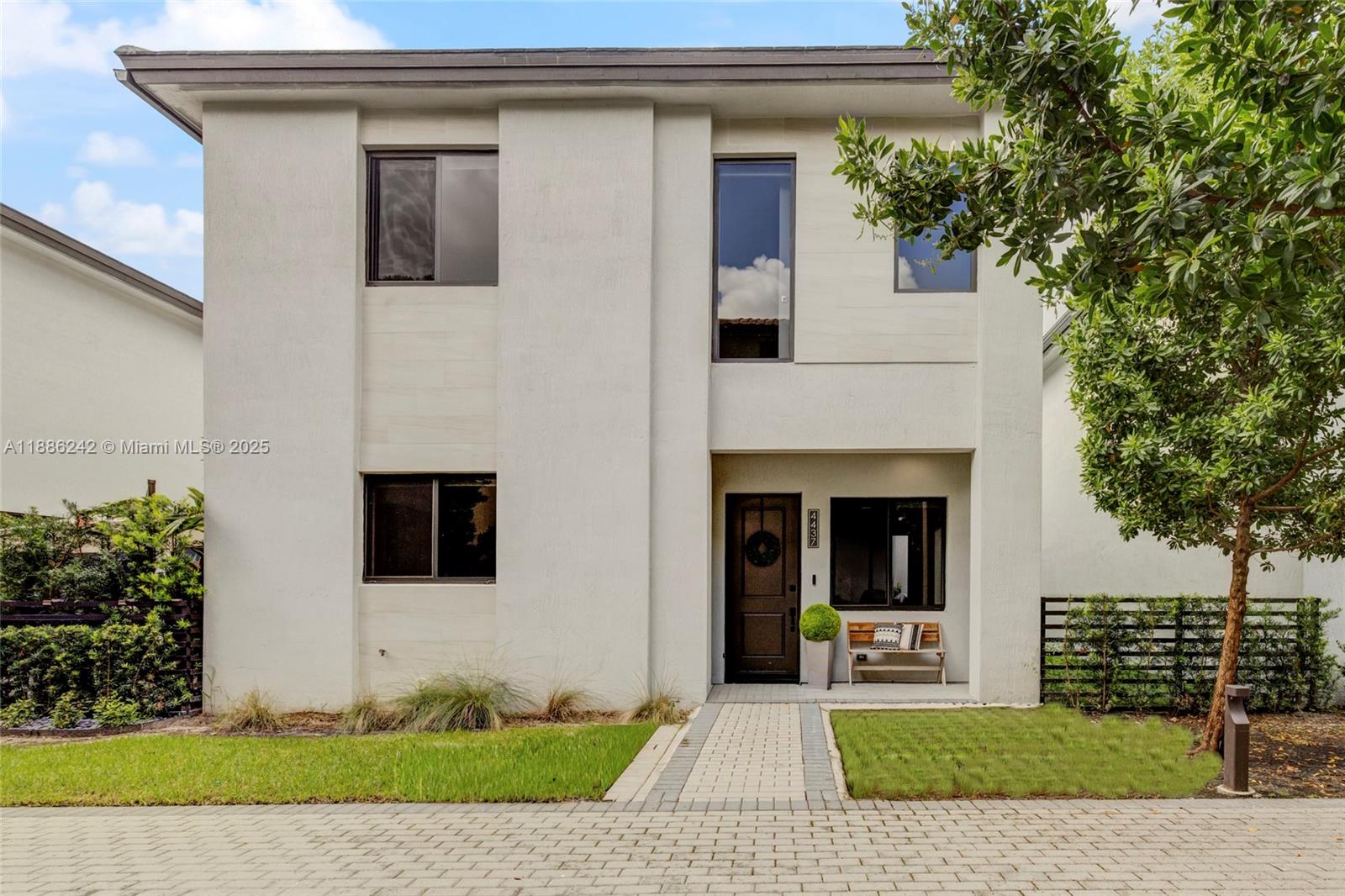 4437 NW 80th Ct, Doral FL 33166