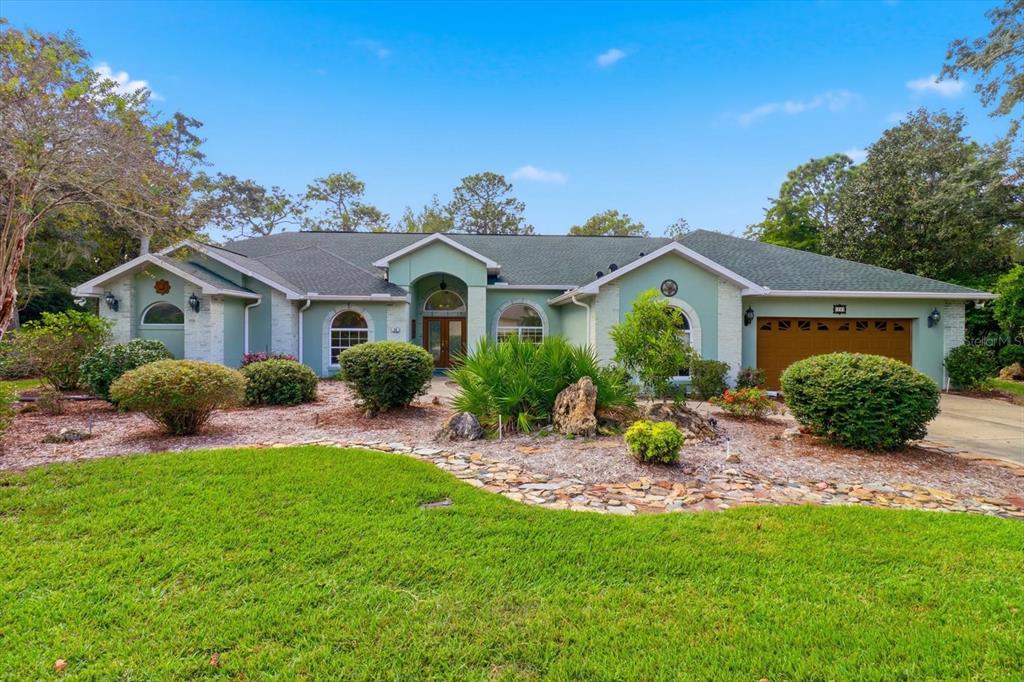 24 LIVINGSTONE DAISY COURT