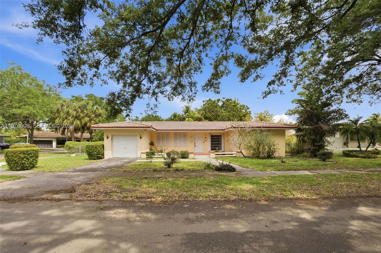14435 Tabebuia Ln, Miami Lakes FL 33014