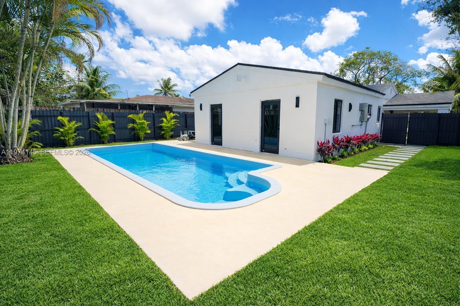 1645 NE 180th St, North Miami Beach FL 33162