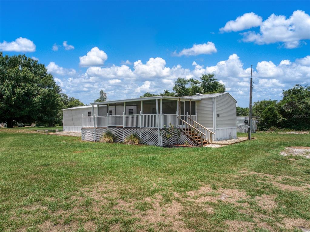 1701 W LAKE DRIVE