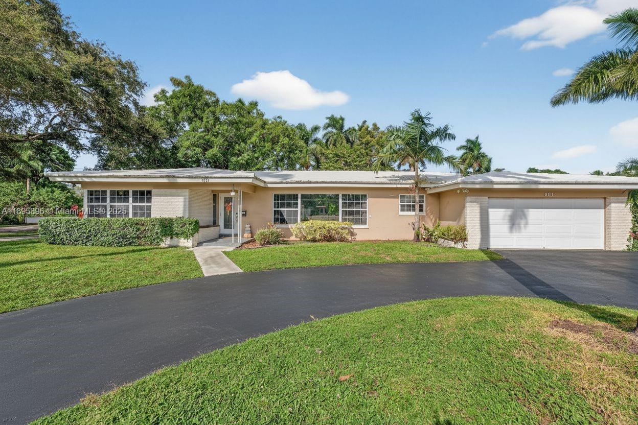 801 Holly Ln, Plantation FL 33317