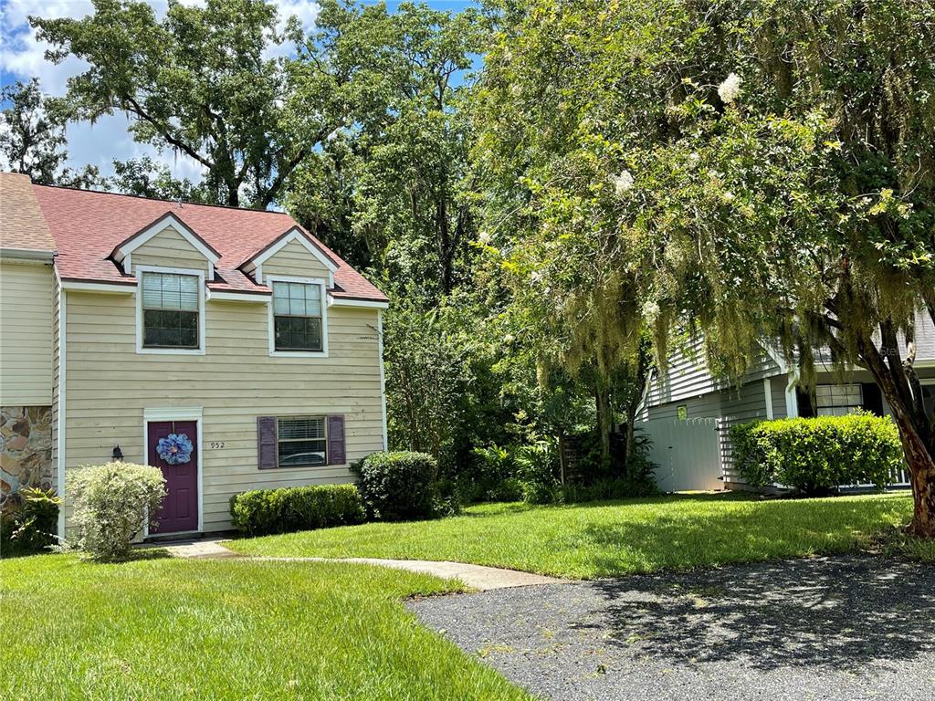 952 COACHLIGHT LANE