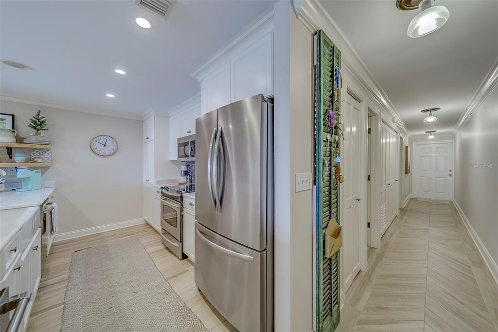 2250 GULF BOULEVARD UNIT B2, BELLEAIR BEACH, FL — photo 3 of 30