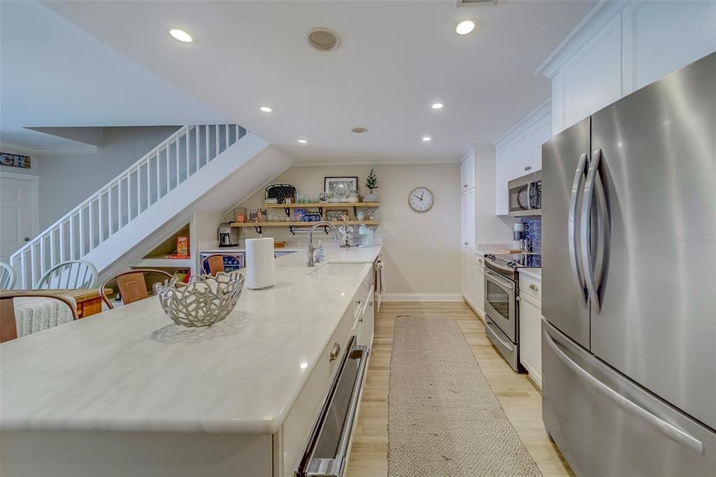 2250 GULF BOULEVARD UNIT B2, BELLEAIR BEACH, FL — photo 4 of 30