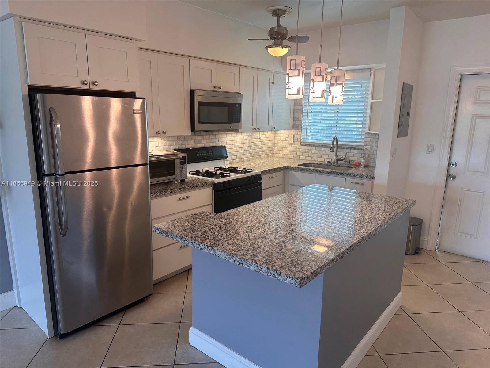 13105 Ixora Ct # 200, North Miami FL 33181