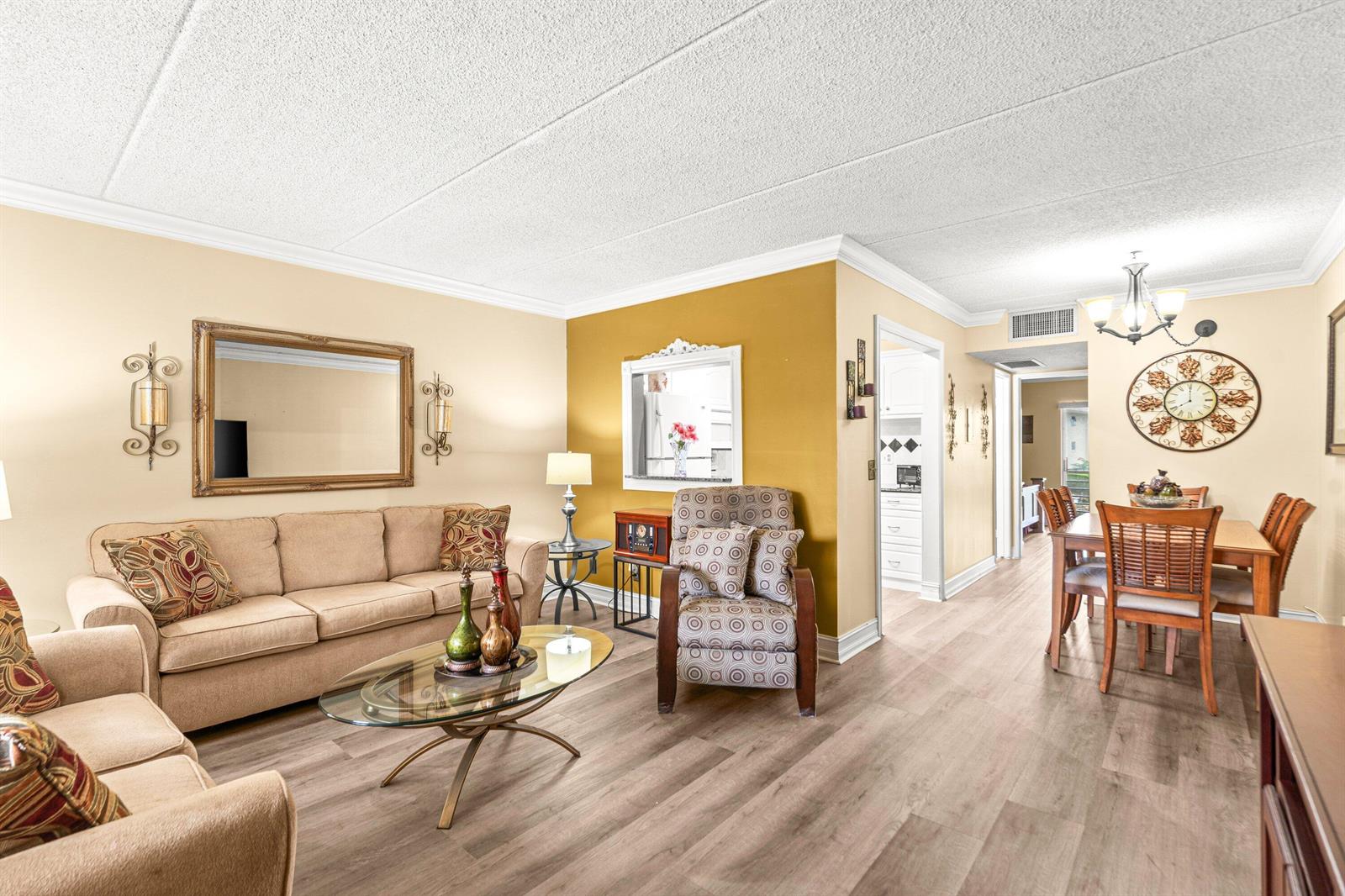 600 Village Green Court # 211, Palm Springs FL 33461