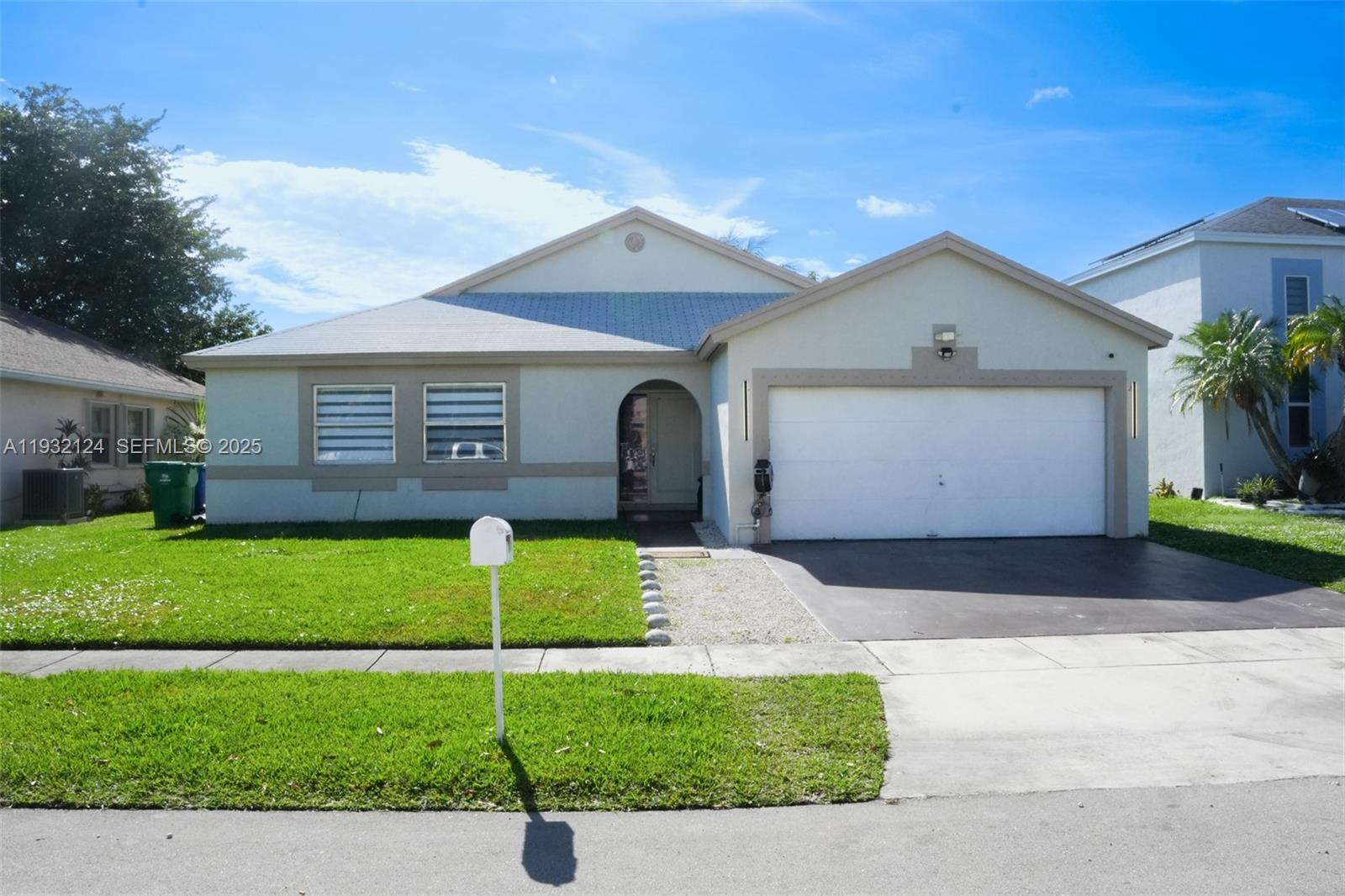9670 Glacier Dr, Miramar FL 33025