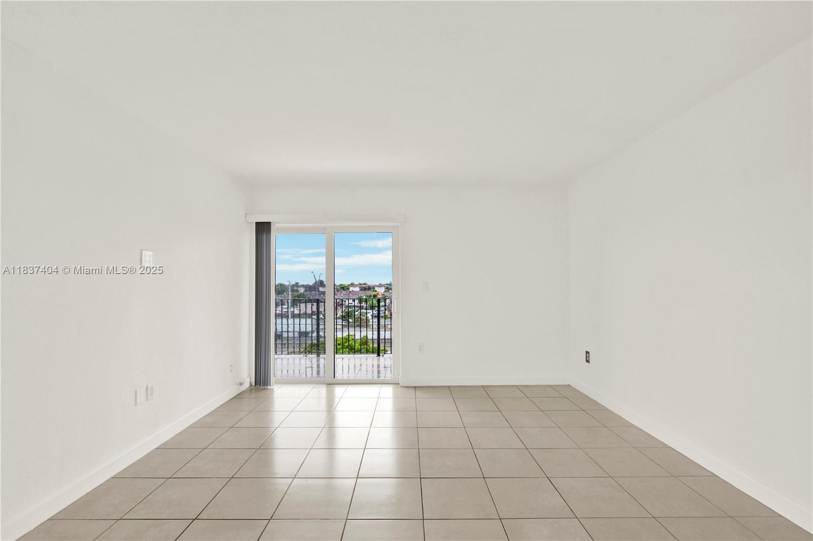 1990 W 56th St # 1407, Hialeah FL 33012