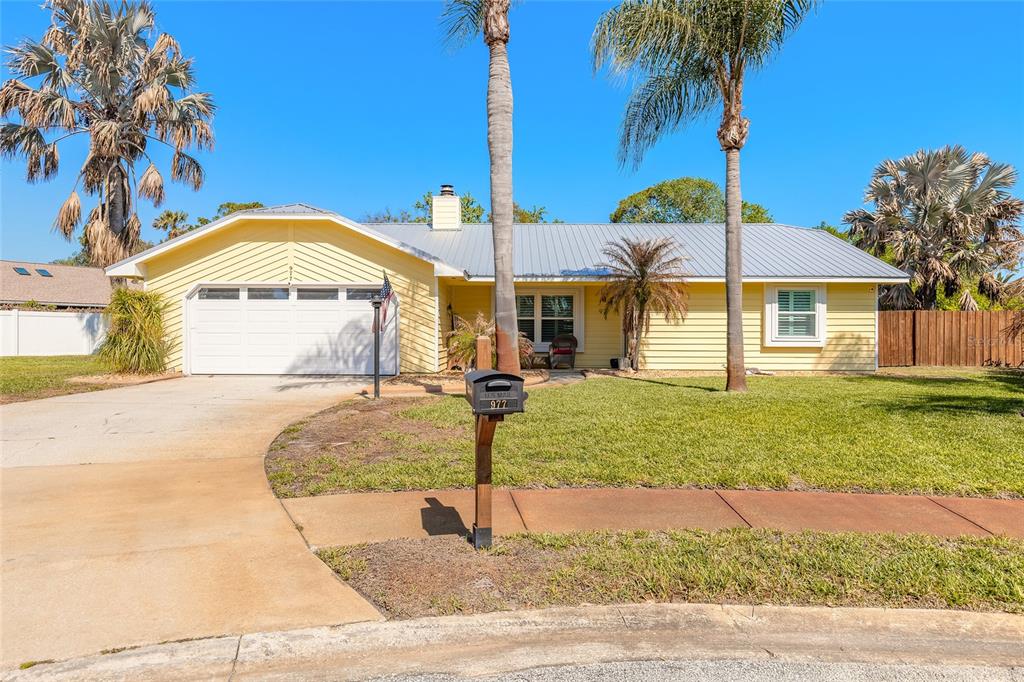 977 SAND CREST DRIVE