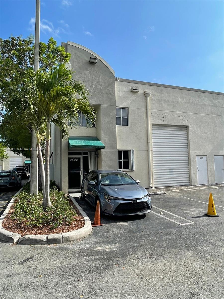 5953 NW 102nd Ave, Doral FL 33178