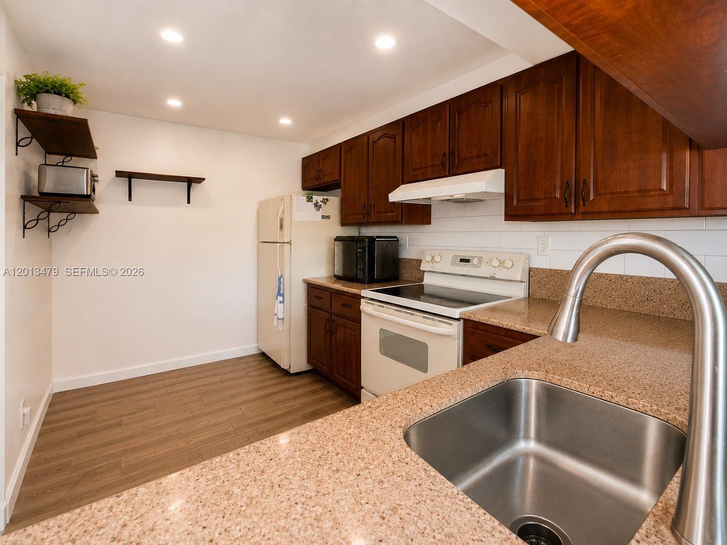 3199 Foxcroft Rd # 215, Miramar FL 33025