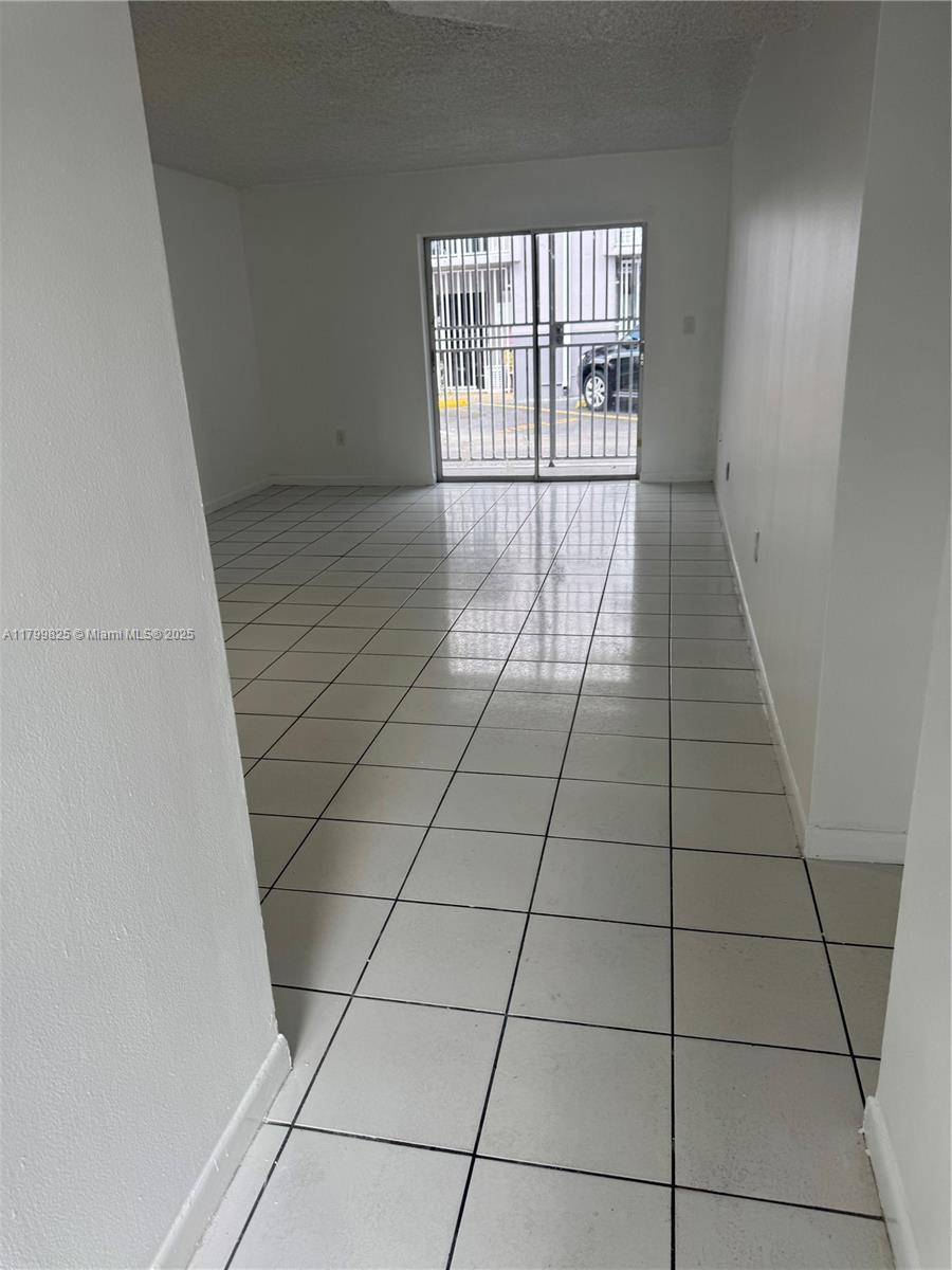 2710 W 76th St # 103, Hialeah FL 33016