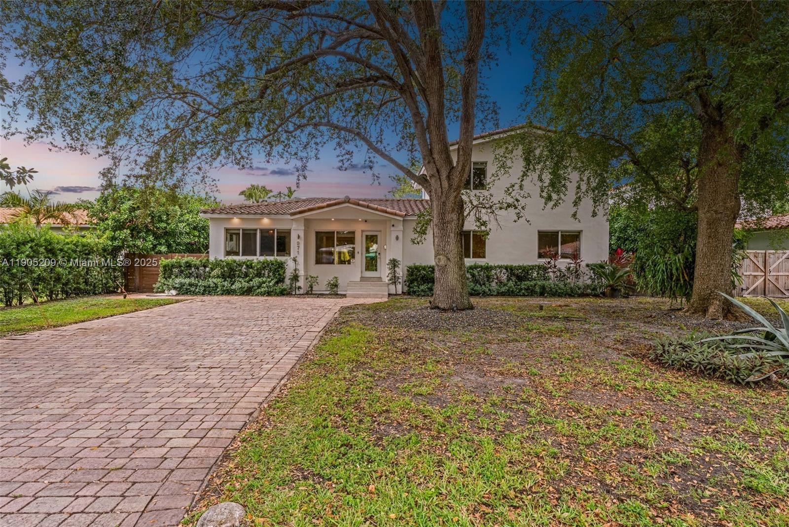 971 NE 116th St, Biscayne Park FL 33161