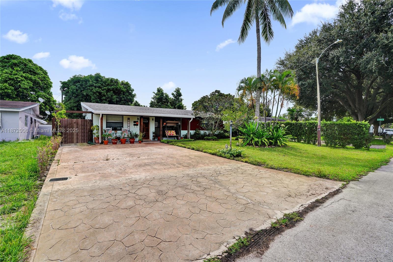 2021 N 56th Way, Hollywood FL 33021
