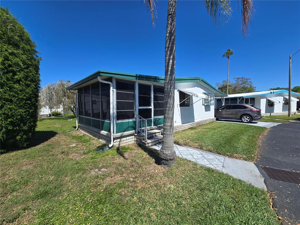 5211 WISTERIA CIRCLE