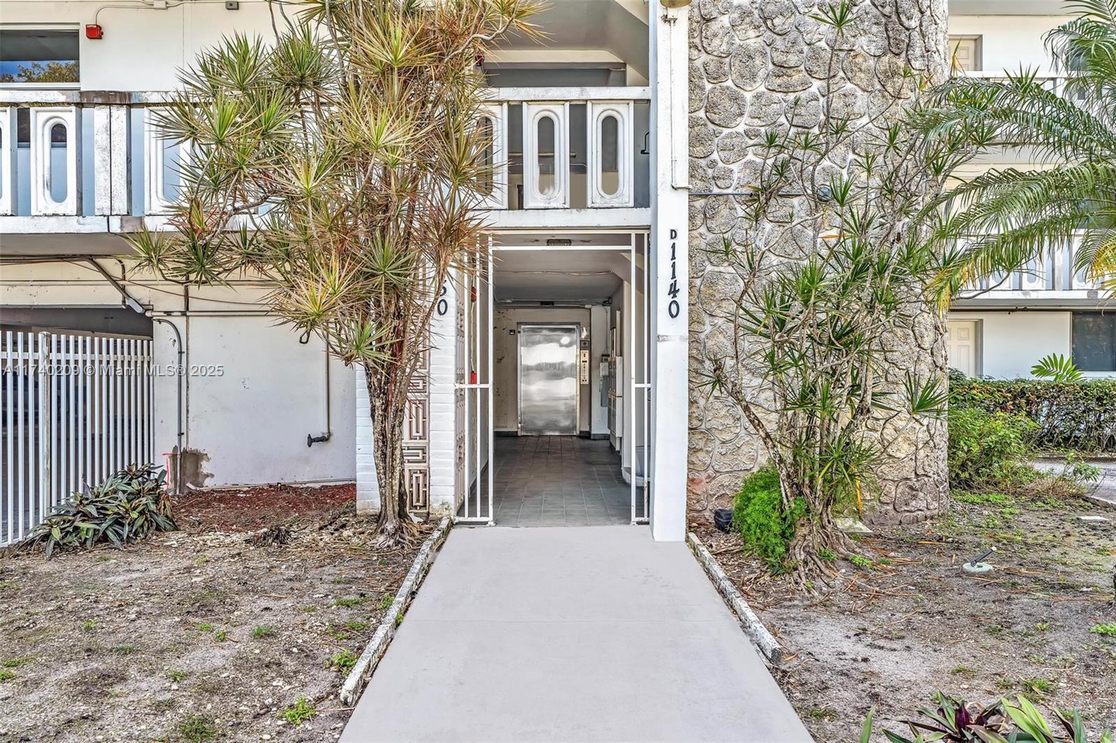 1140 NE 191st St # 25, Miami FL 33179