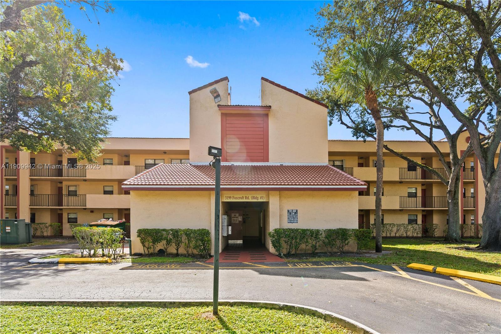 3199 Foxcroft Rd # 314, Miramar FL 33025