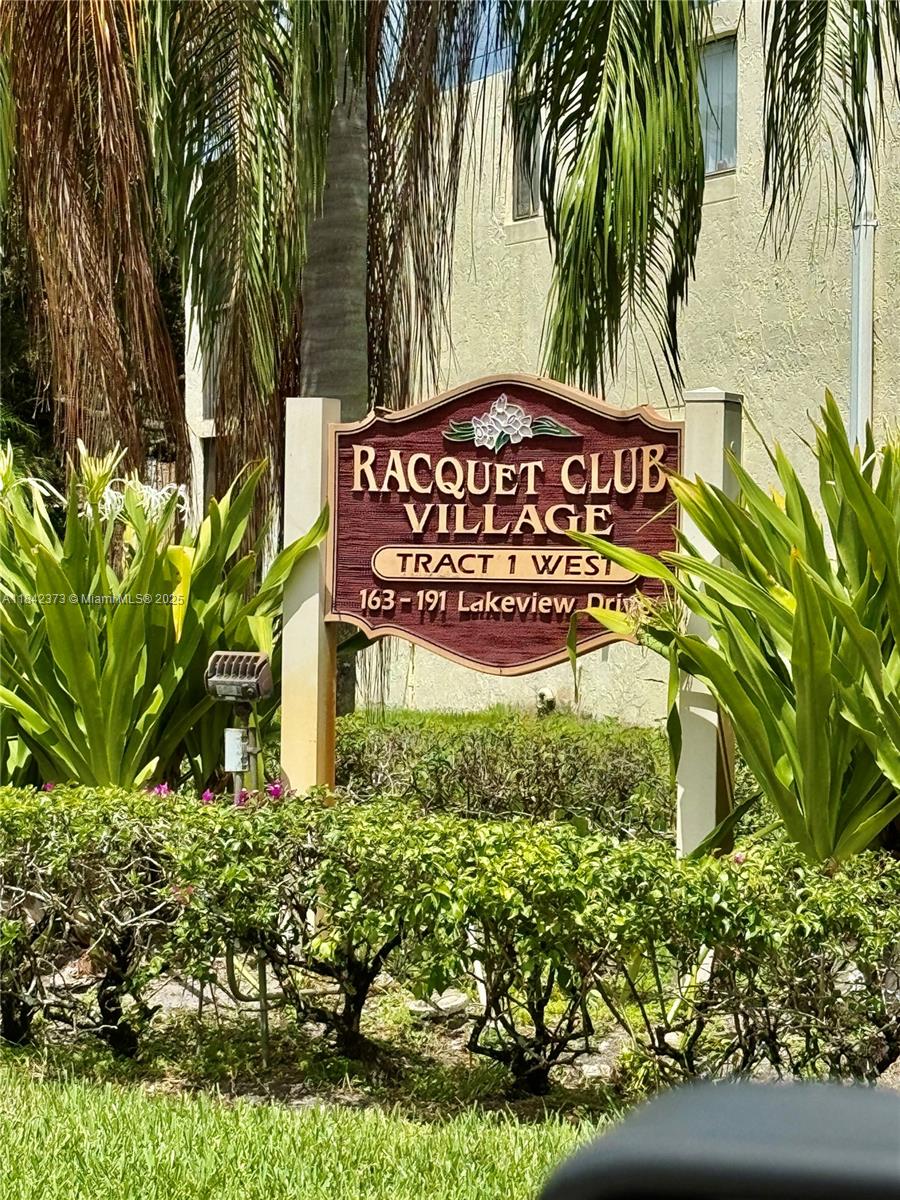 185 Lakeview Dr # 101, Weston FL 33326