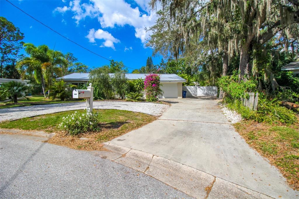 3223 ROWENA STREET, SARASOTA, FL — photo 3 of 30