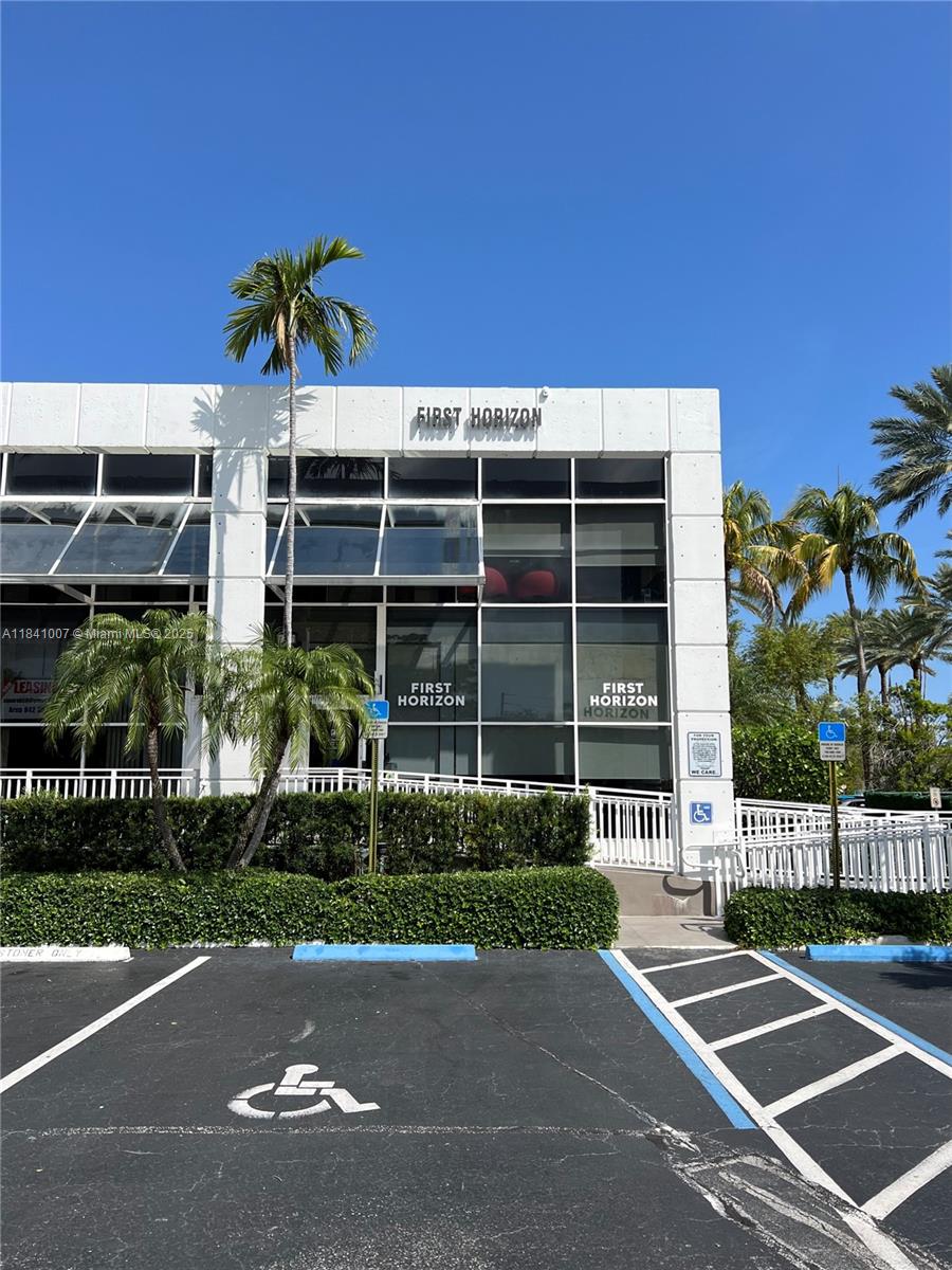 The exterior of a white commercial building features First Horizon signage and a handicap-accessible parking space — 260 Crandon Blvd # A51, Key Biscayne FL 33149, KEY BISCAYNE, FL