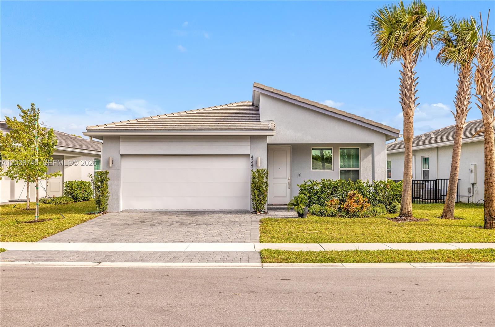 4242 Rosa Dr, Deerfield Beach FL 33064