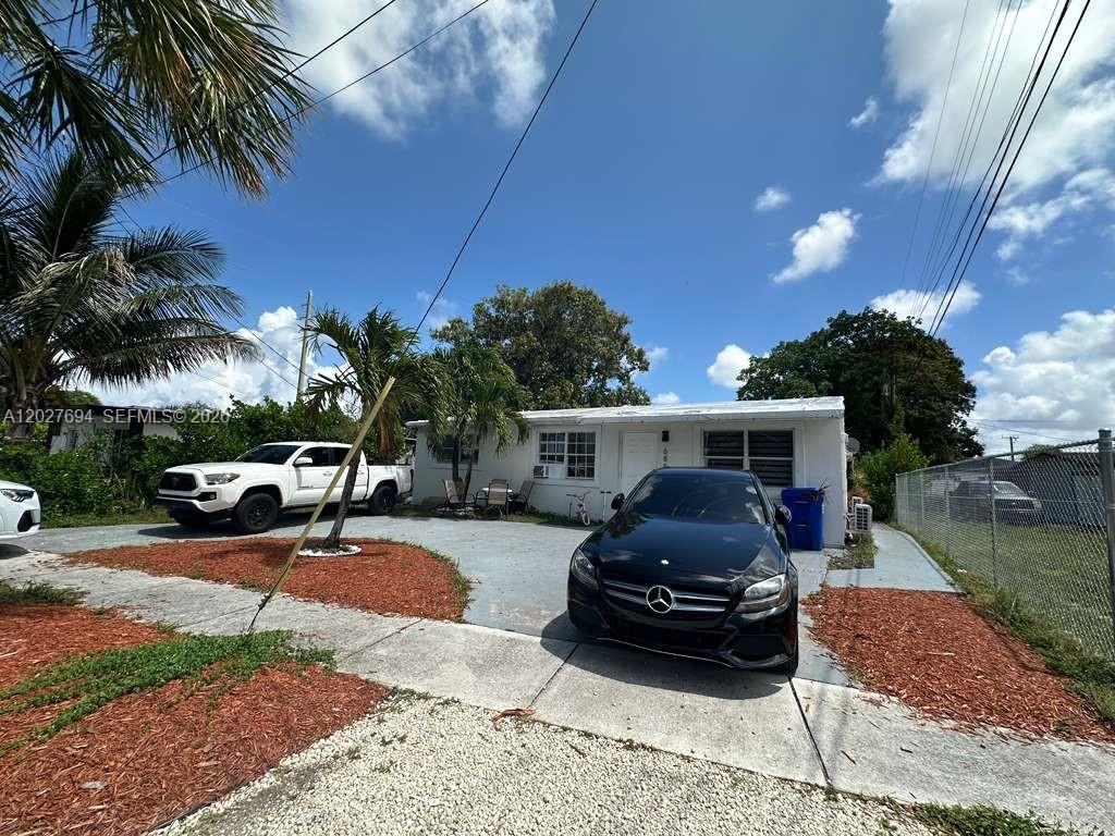 685 SW 7th Terr, Dania Beach FL 33004
