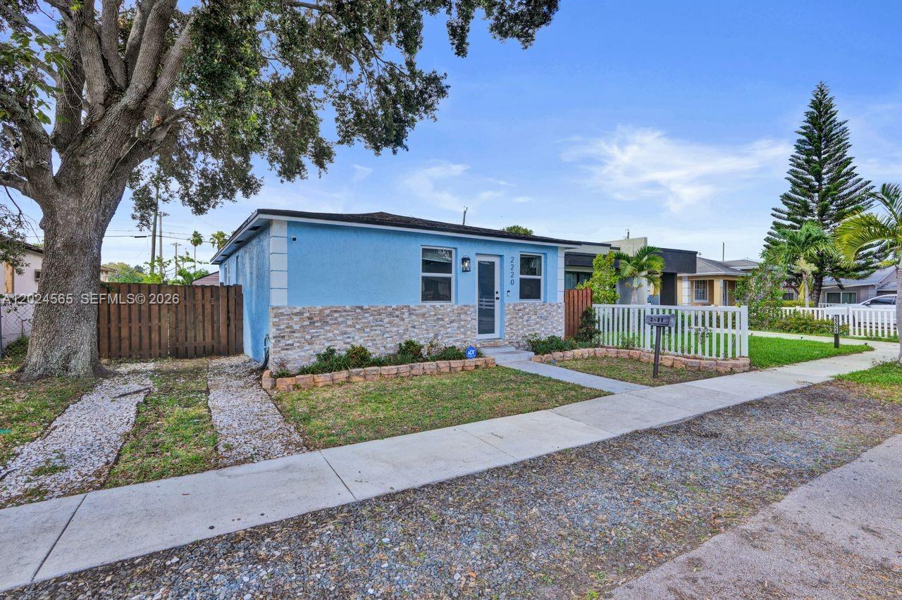 2220 Hope St, Hollywood FL 33020