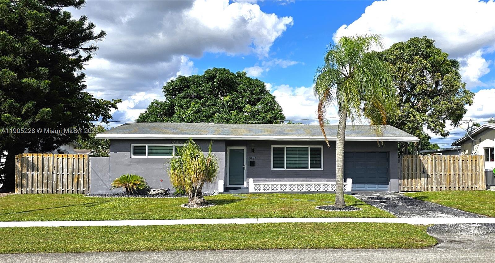 8427 NW 26th St, Sunrise FL 33322