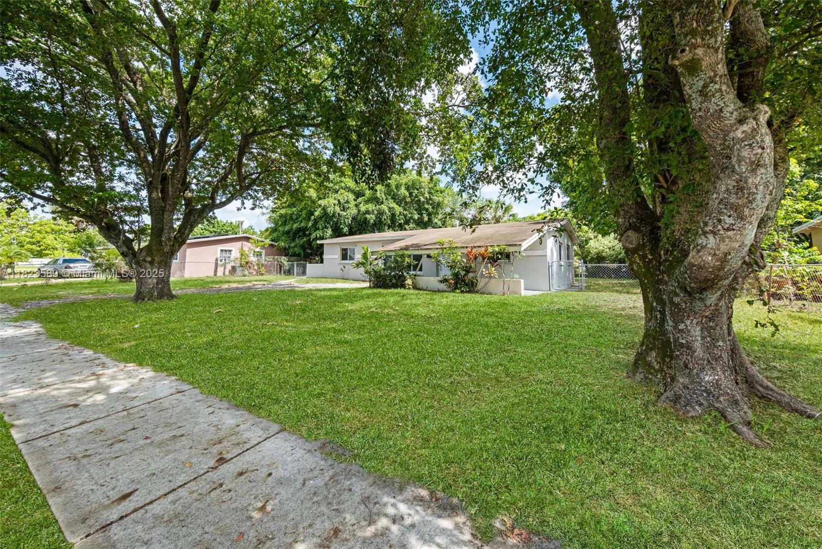 3841 NW 7th Ct, Lauderhill FL 33311