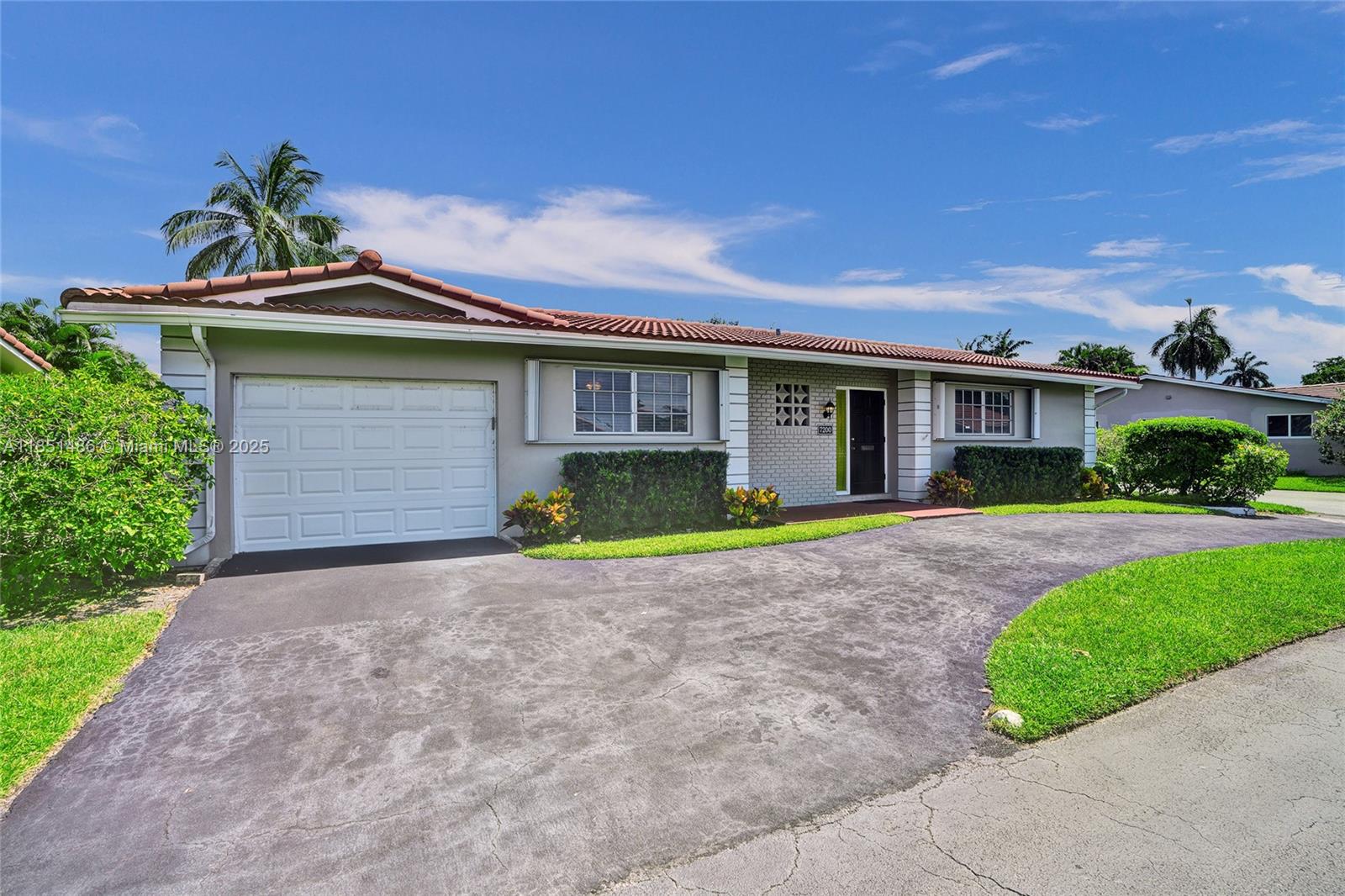7200 E Tropical Way, Plantation FL 33317