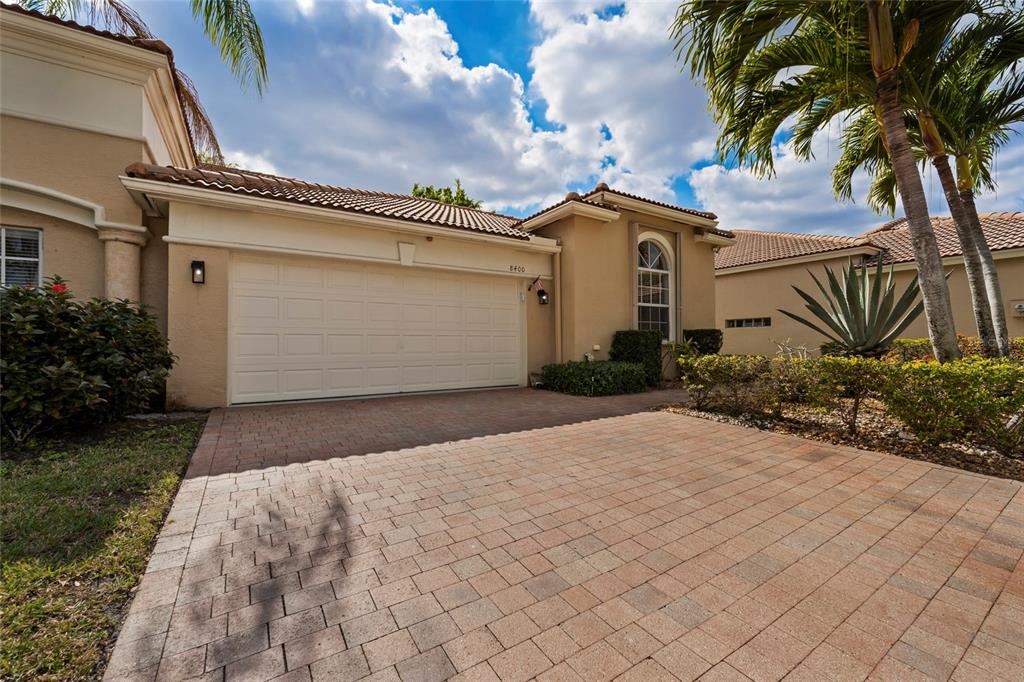 8400 NICHOLLS POINT