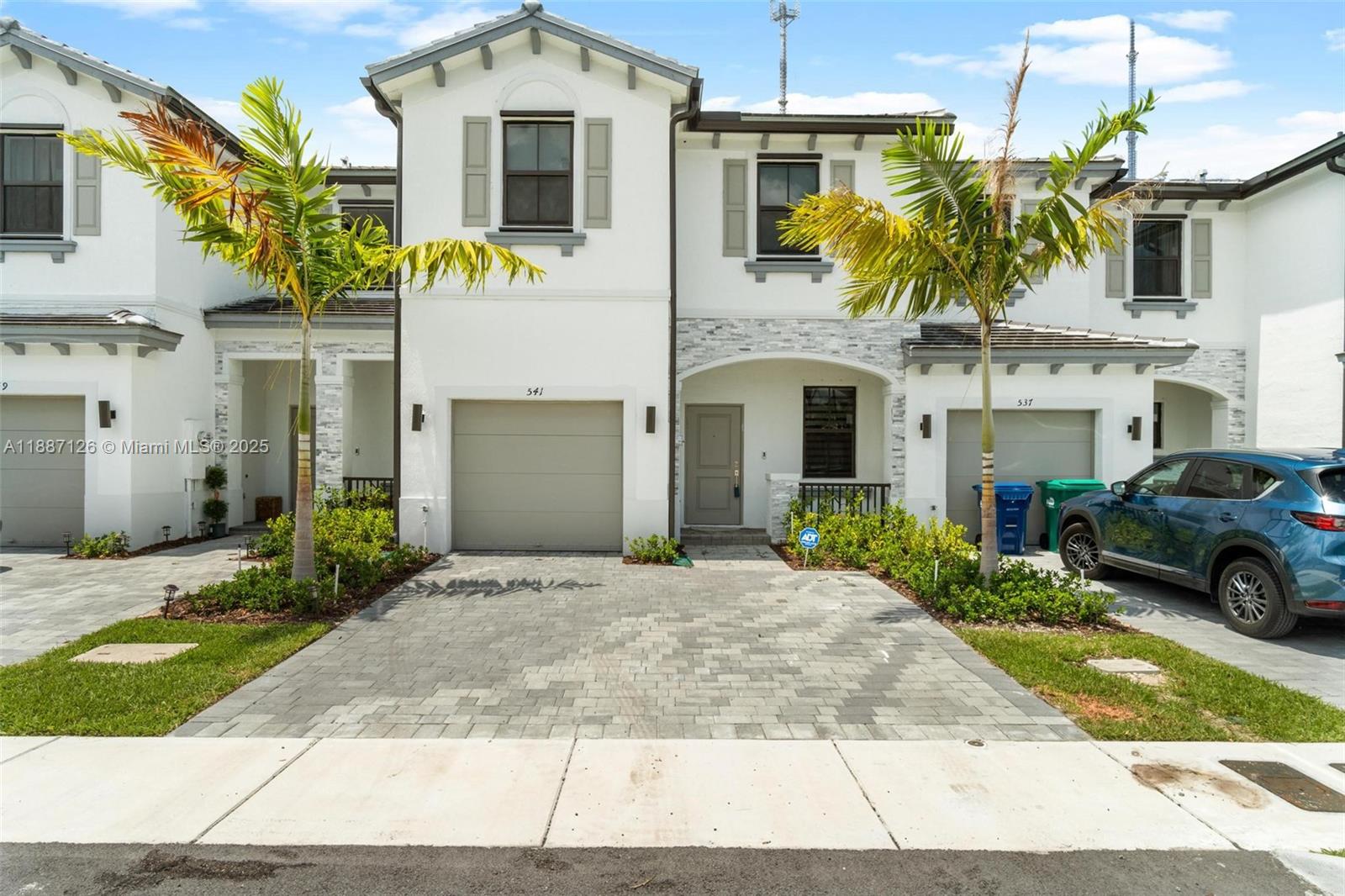 541 NW 204th St, Miami Gardens FL 33169