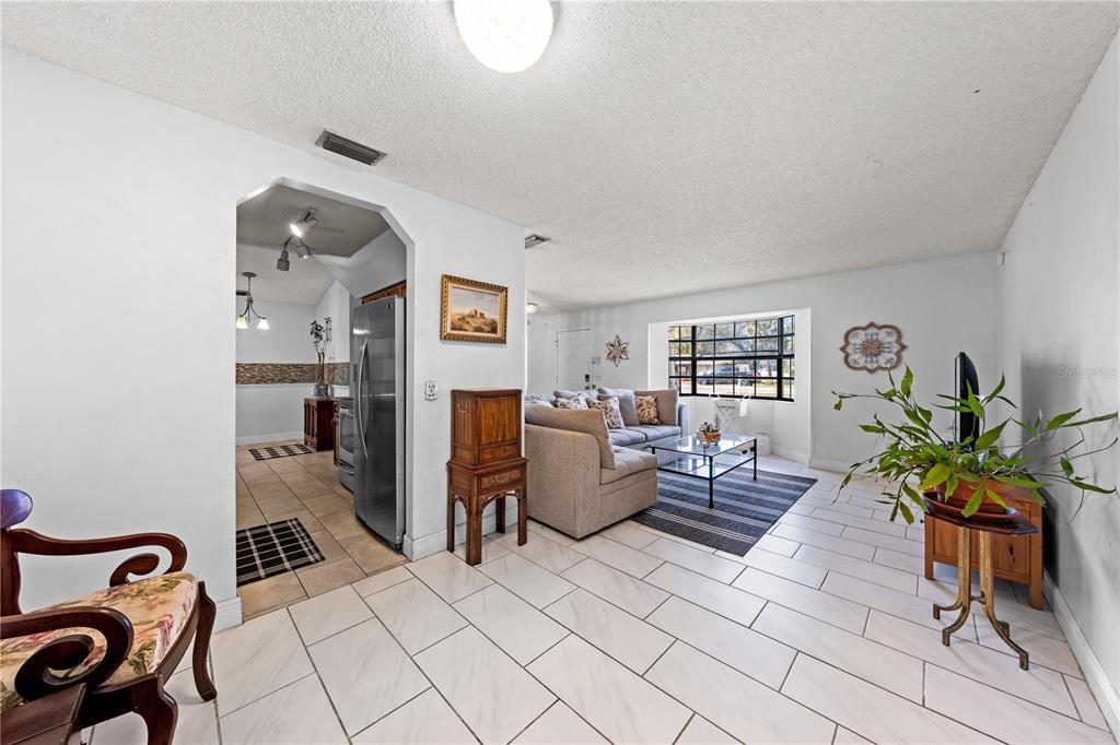 461 PROVIDENCE BOULEVARD, DELTONA, FL — photo 3 of 30