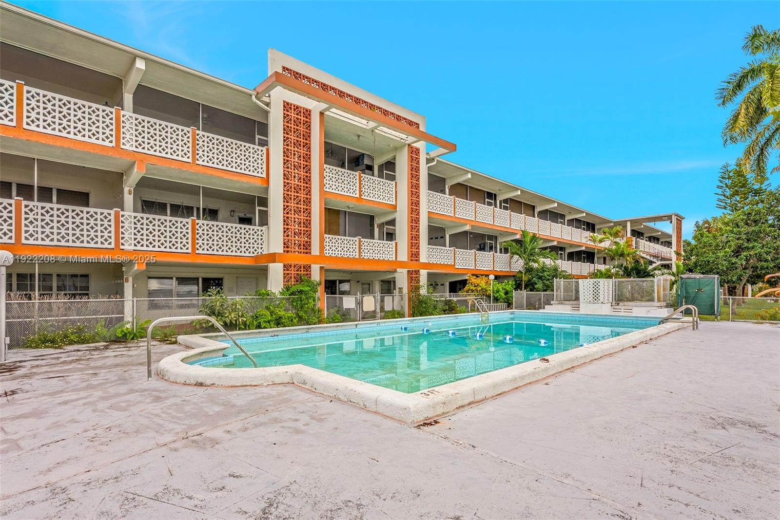 1450 NE 170th St # 211, North Miami Beach FL 33162