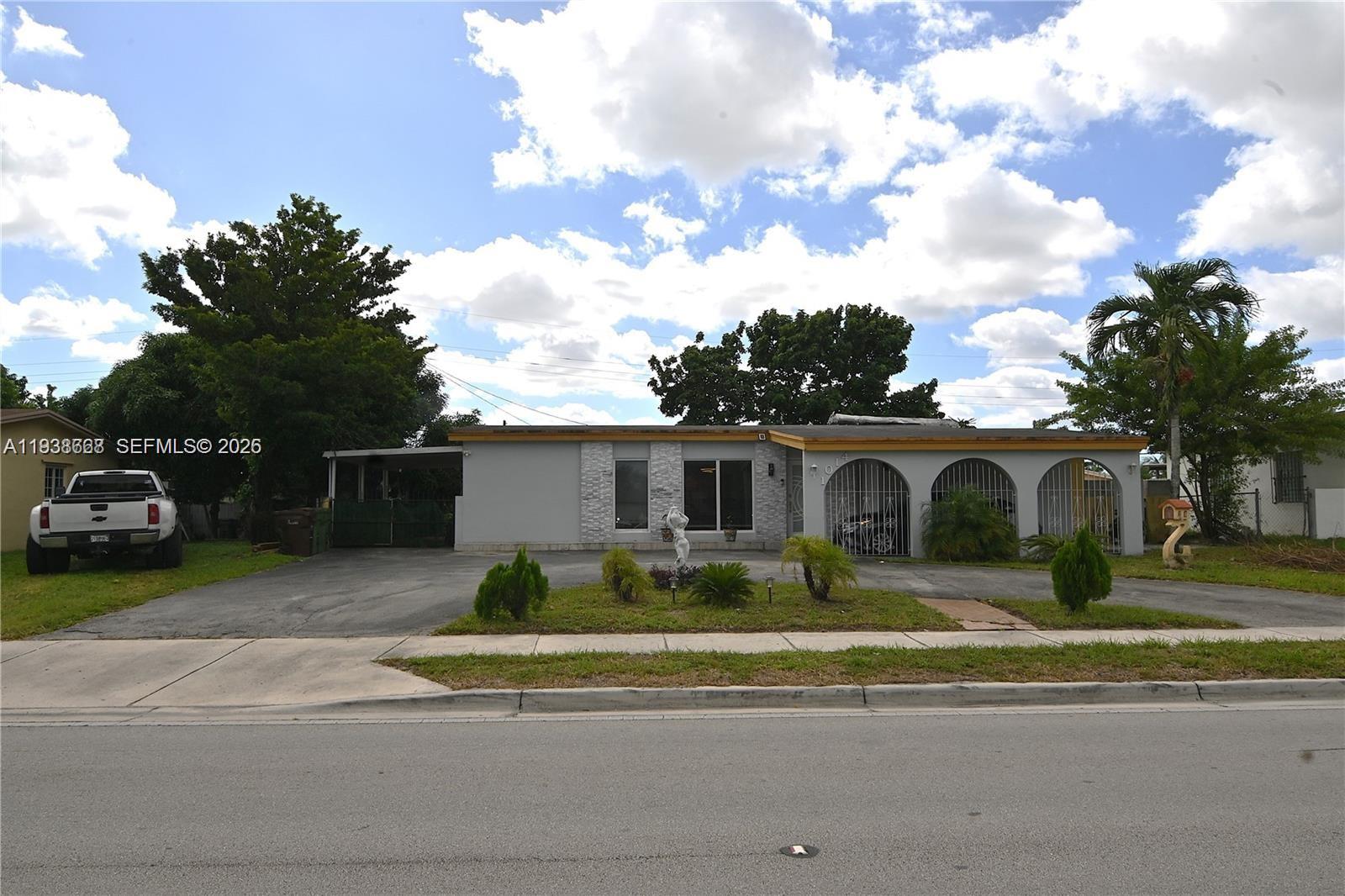 1014 W 68th St, Hialeah FL 33014