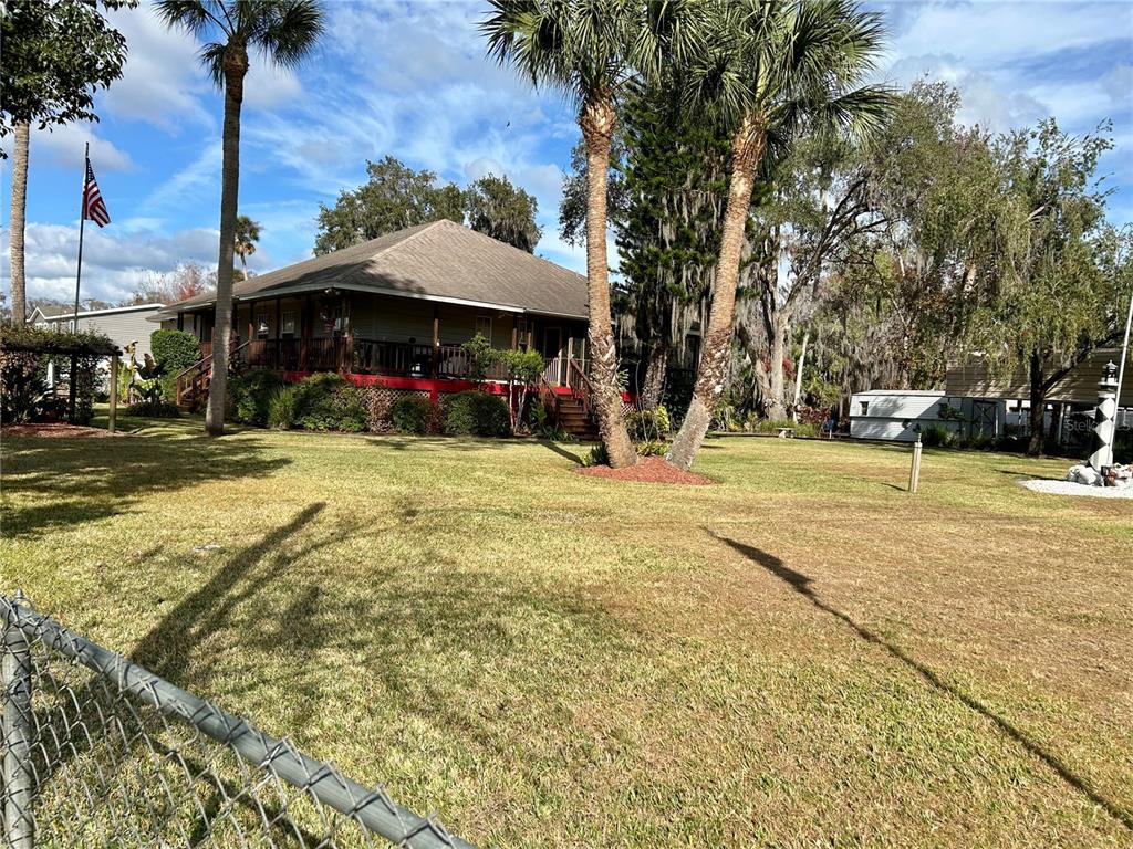 55730 HOLIDAY  CIRCLE, ASTOR, FL — photo 3 of 30