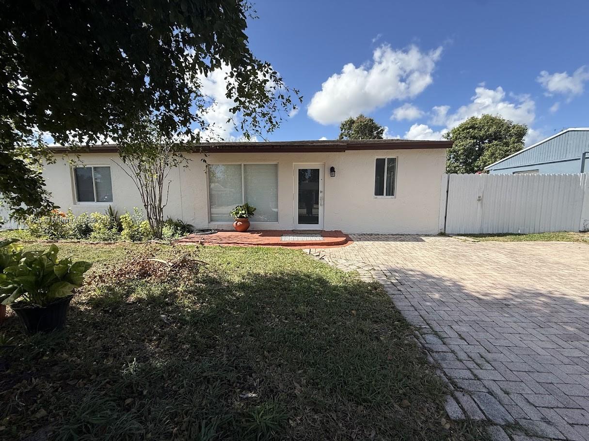 2271 SW 42nd Way, Fort Lauderdale FL 33317