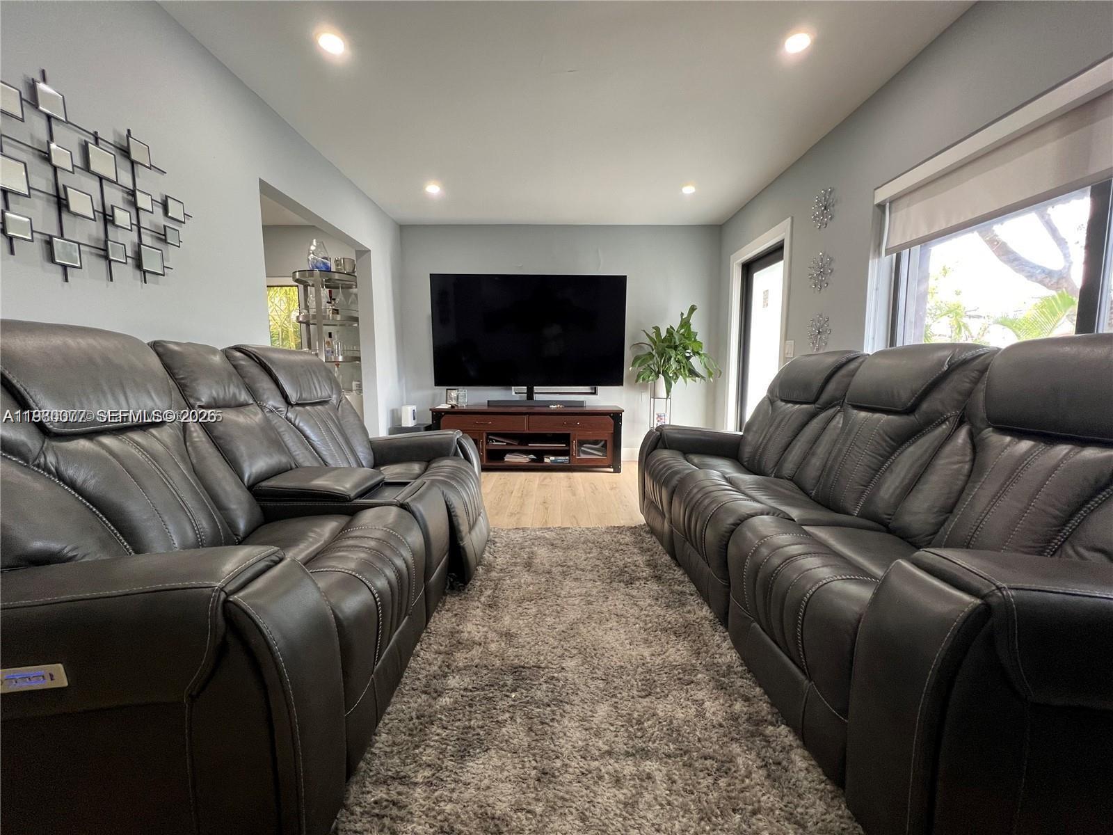 860 NW 18th Pl, Miami FL 33125