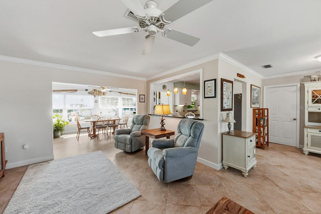 529 67TH STREET, HOLMES BEACH, FL — photo 5 of 23
