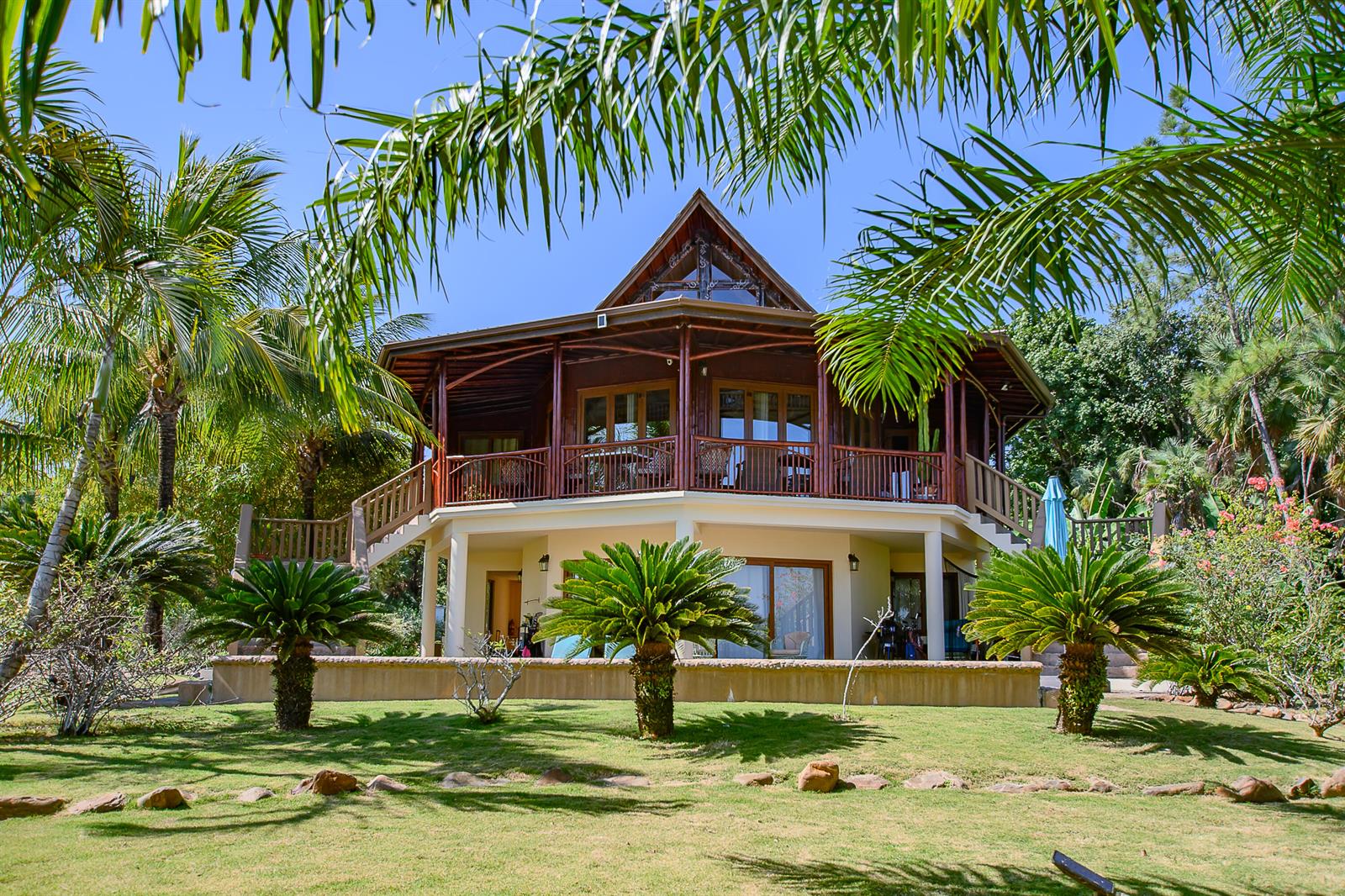 Main 3-Story Estate — FL