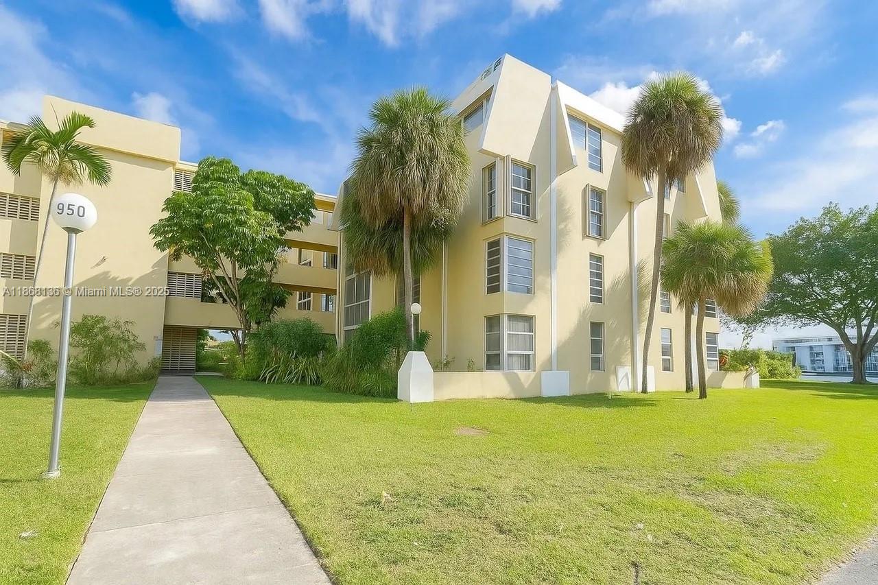 950 NE 199th st # 101, Miami FL 33179