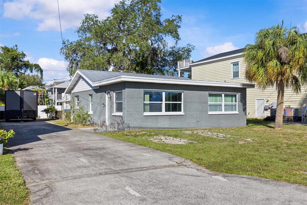 3307 DE SOTO BOULEVARD