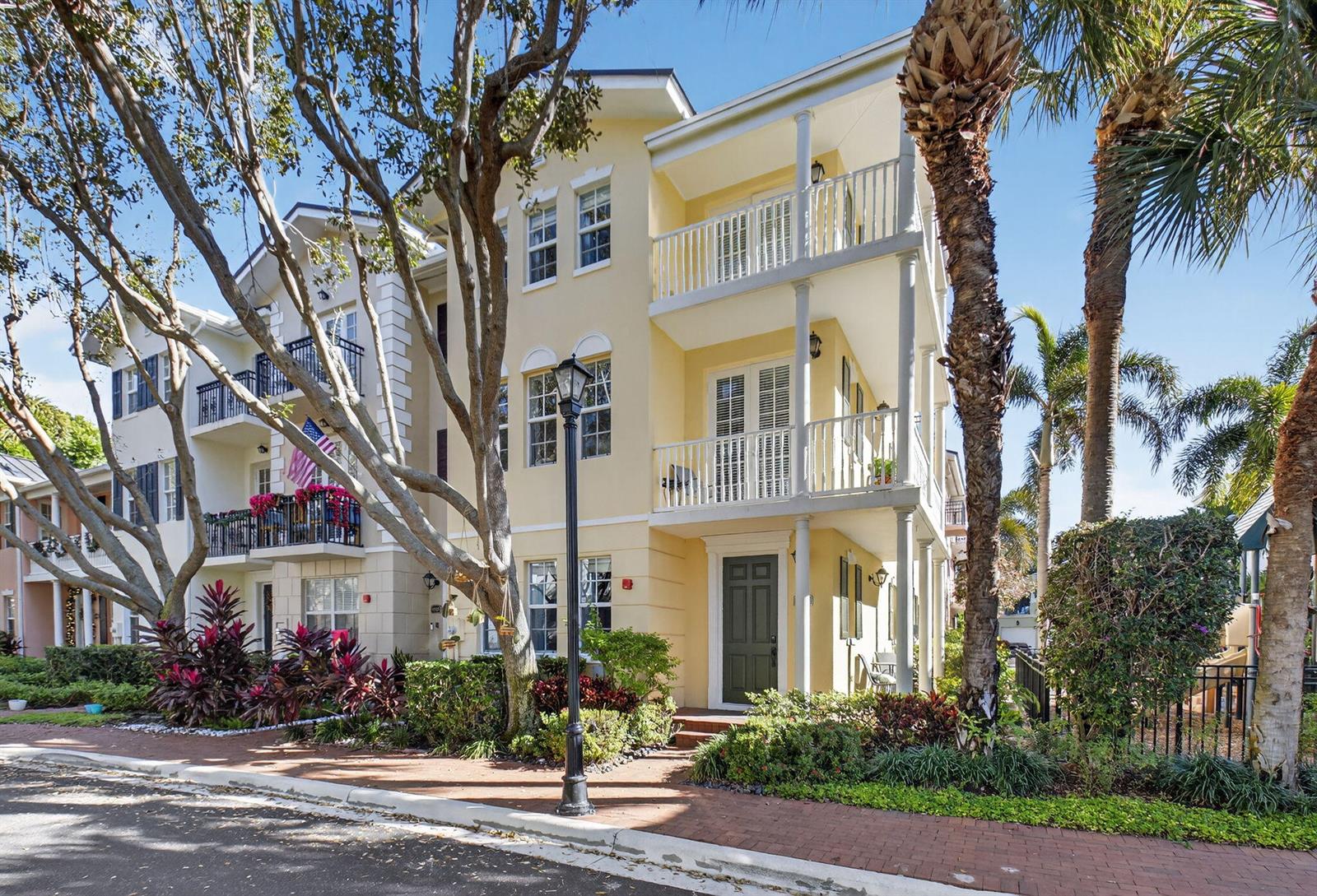 1037 W Heritage Club Circle, Delray Beach FL 33483