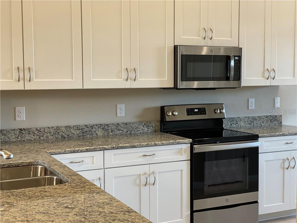 13823 MESSINA LOOP UNIT 203, BRADENTON, FL — photo 5 of 15
