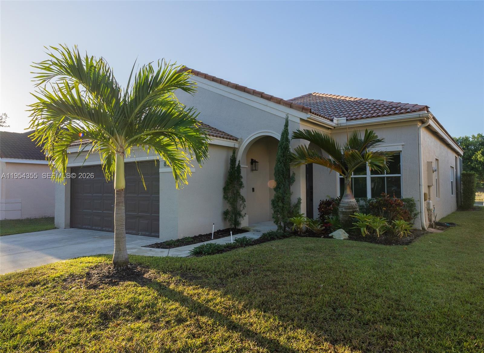 825 Tanglewood Cir, Weston FL 33327