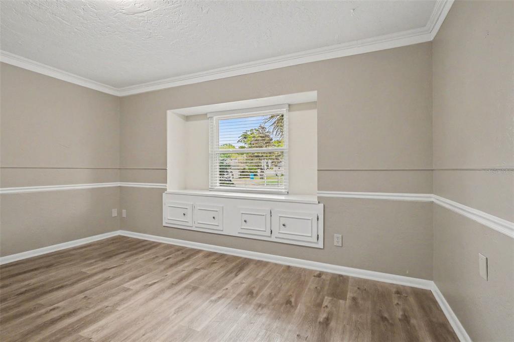 An empty room features light brown walls, white chair rail molding, and a window seat — 4643 VALLEY VIEW DRIVE W, LAKELAND, FL