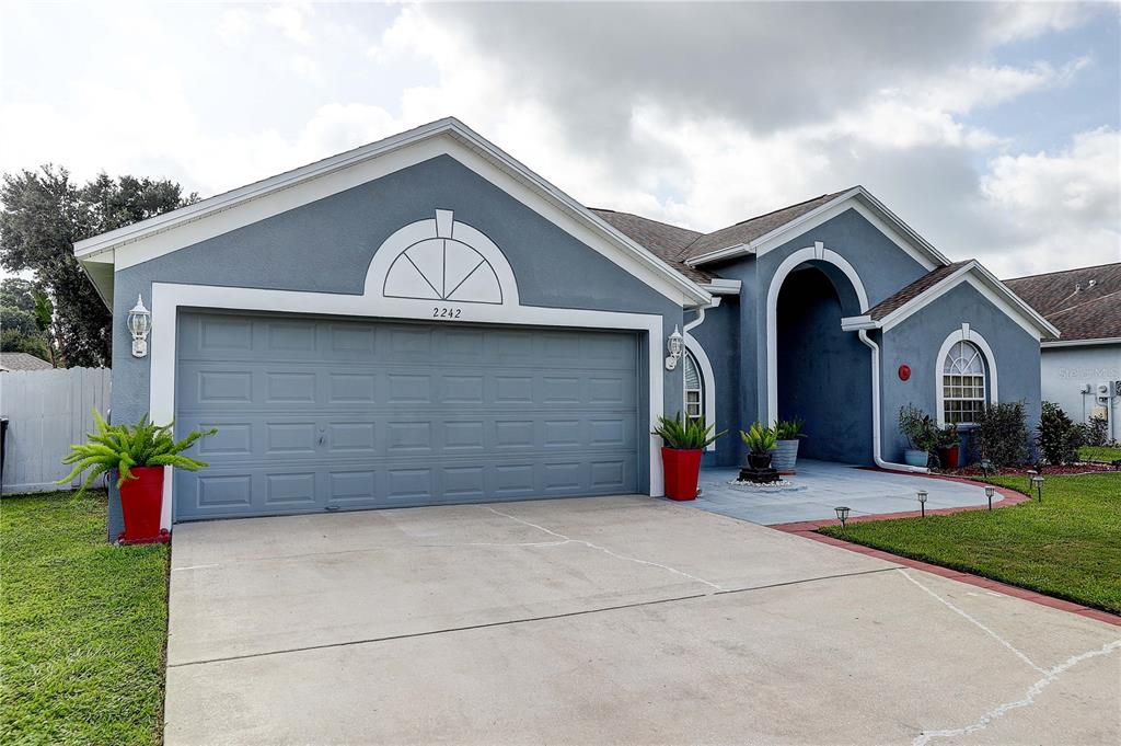 2242 TOWERING OAKS CIRCLE, SEFFNER, FL — photo 2 of 30